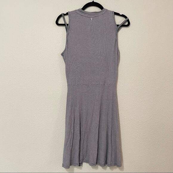 Volcom Black & White Striped Skater Mini Dress Split Sleeve Womens S Casual - Picture 7 of 9